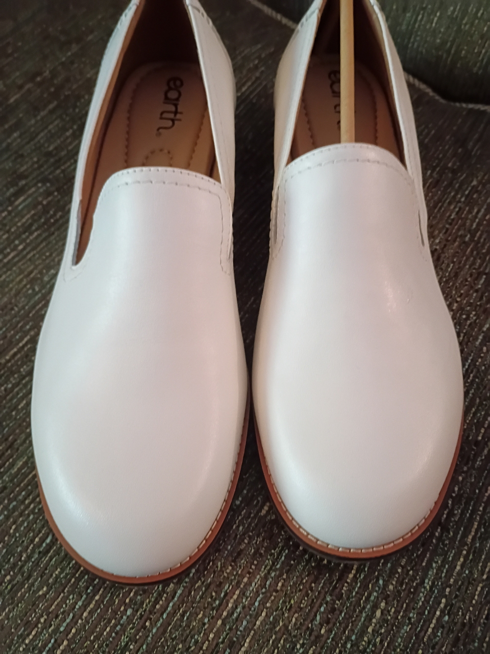 Earth Loafers Womens 10M Edna Beige/Ivory Leather Slipon Cushion Comfort Preppy